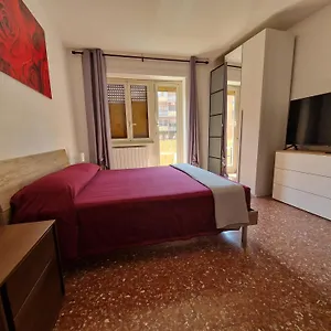 https://corneliaguesthouse.it-romehotels.com